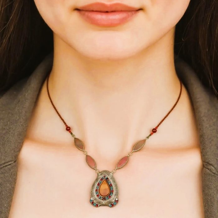 Native Style With Agate Necklace - Image 1