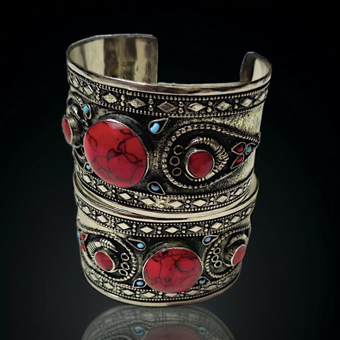 Metal Bracelet With Imitation - Image 3