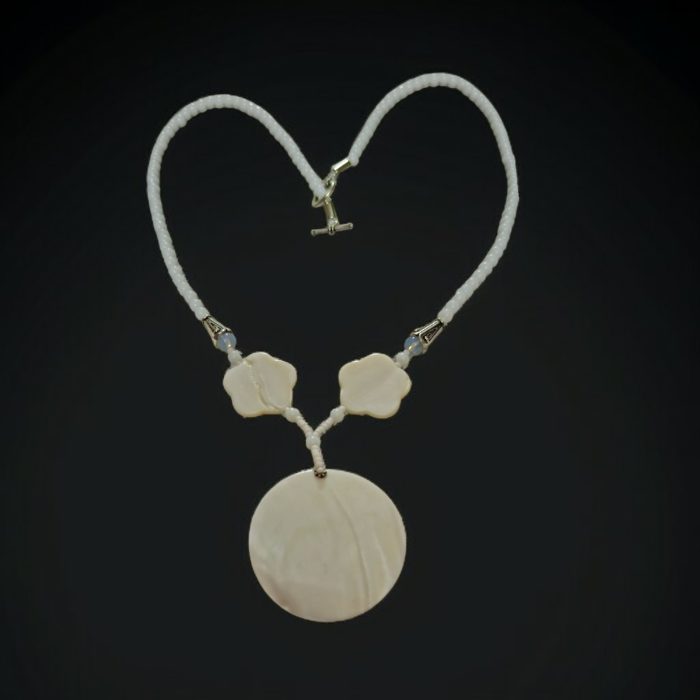 White Agate 20 White Agate - Image 1